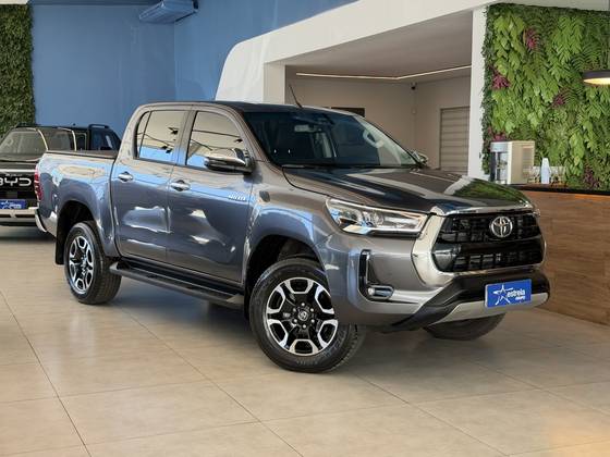 TOYOTA HILUX 2.8 D-4D TURBO DIESEL CD SRV 4X4 AUTOMÁTICO TOYOTA HILUX 2.8 D-4D TURBO DIESEL CD SRV 4X4 AUTOMÁTICO